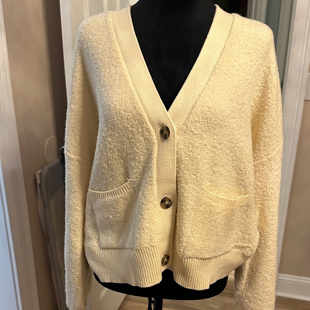 Marled Ivory Buttoned Cardigan